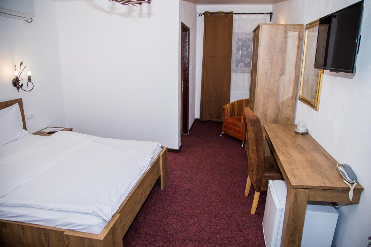 Motel Davios Târgu Jiu Buitenkant foto