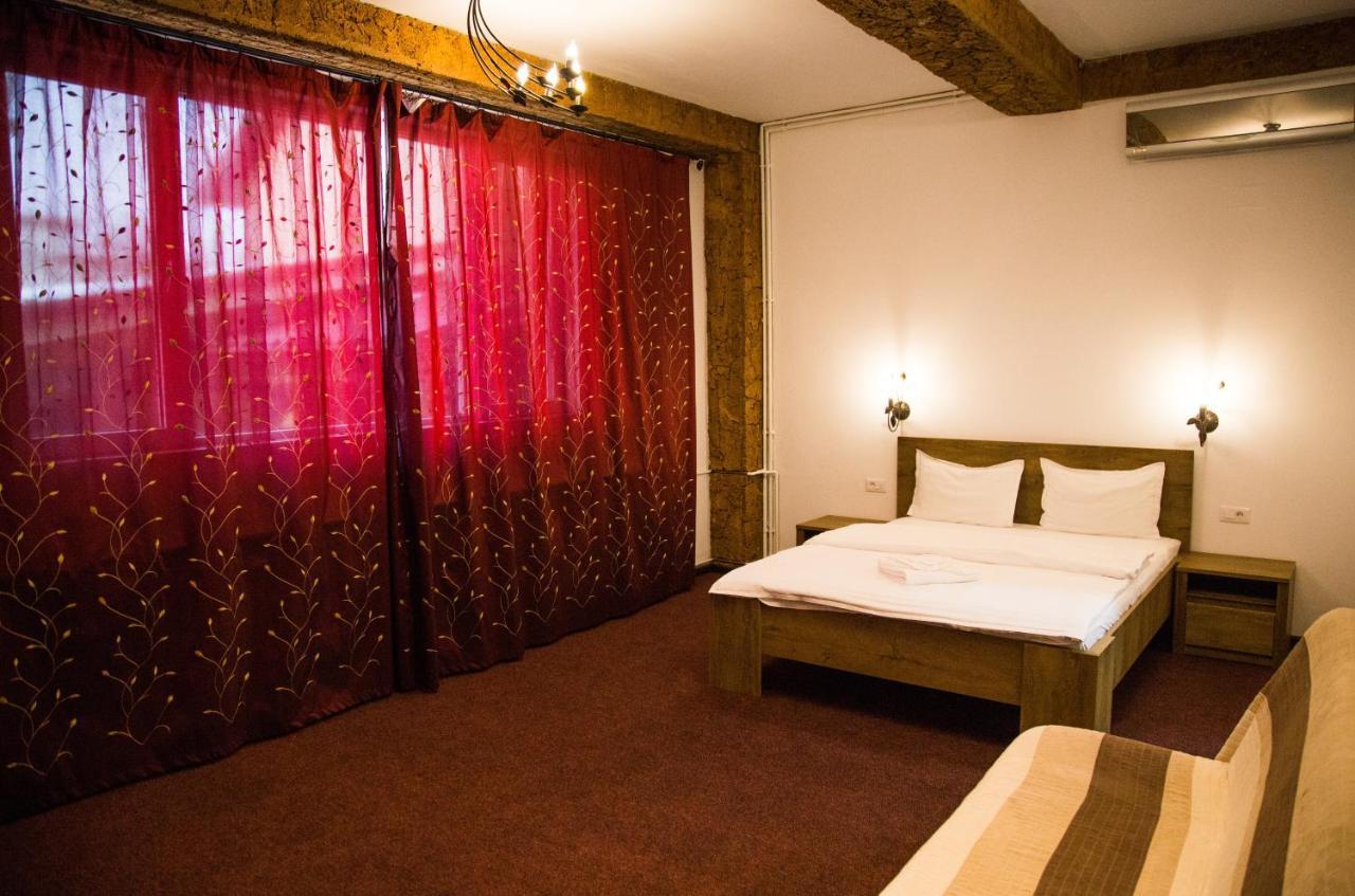 Motel Davios Târgu Jiu Buitenkant foto